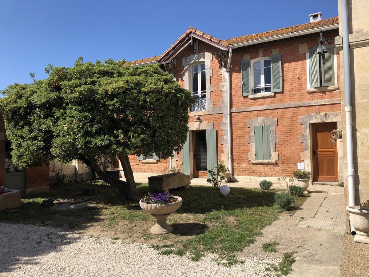 Le Mas Marguerite Arles Bagian luar foto