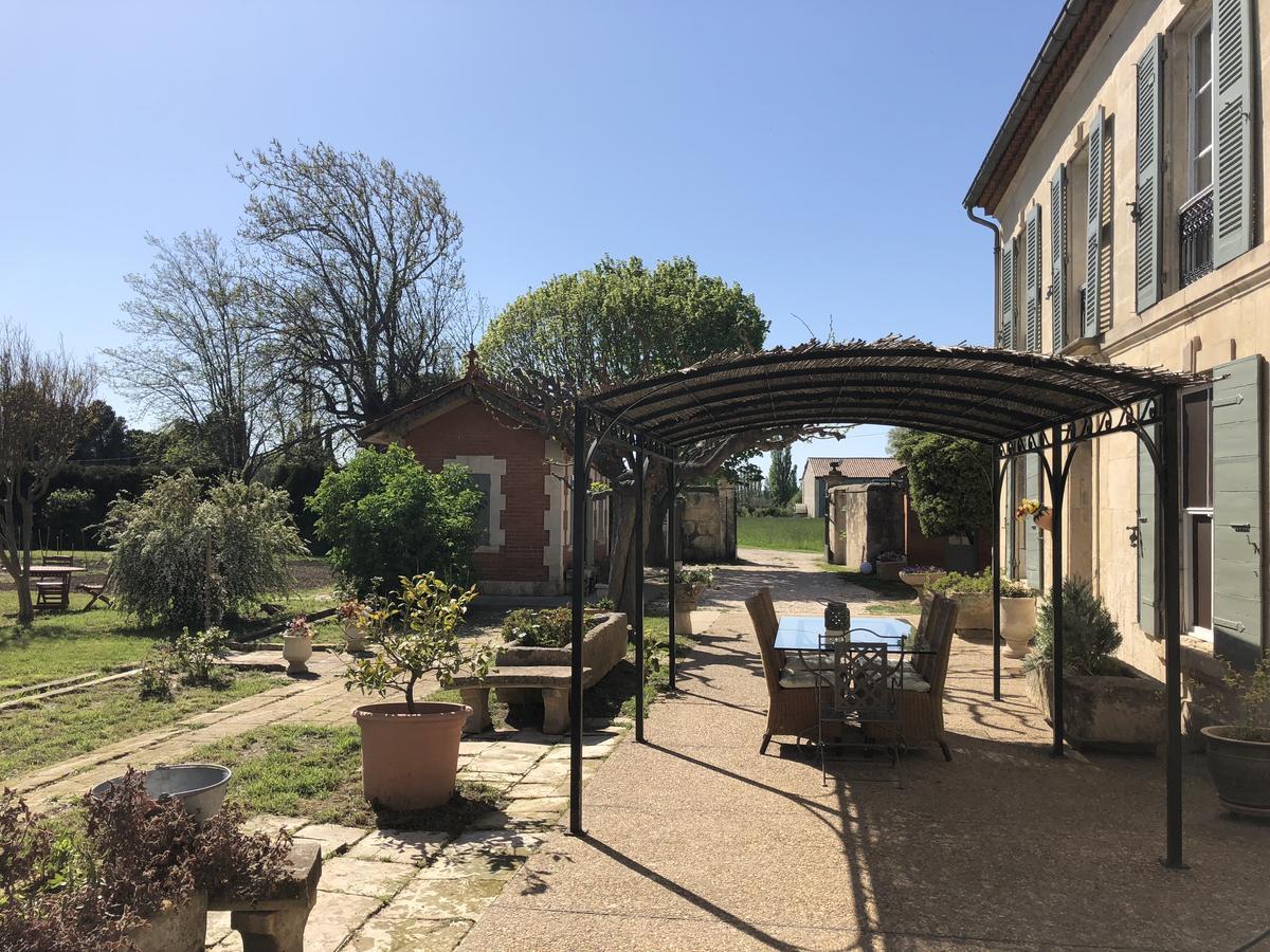 Le Mas Marguerite Arles Bagian luar foto