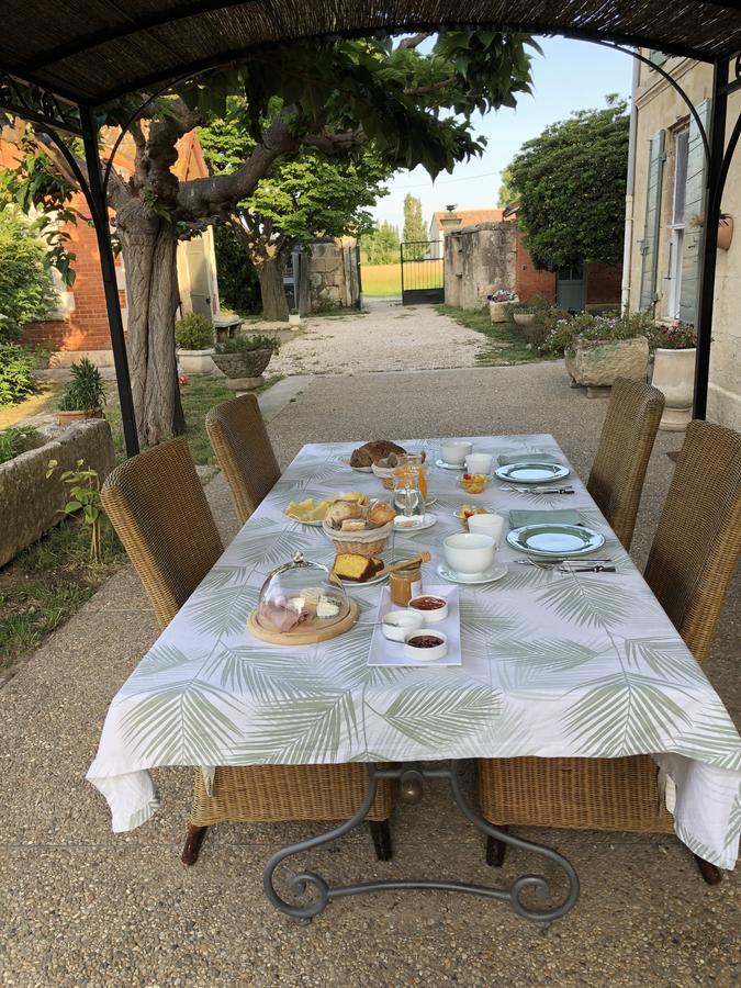Le Mas Marguerite Arles Bagian luar foto
